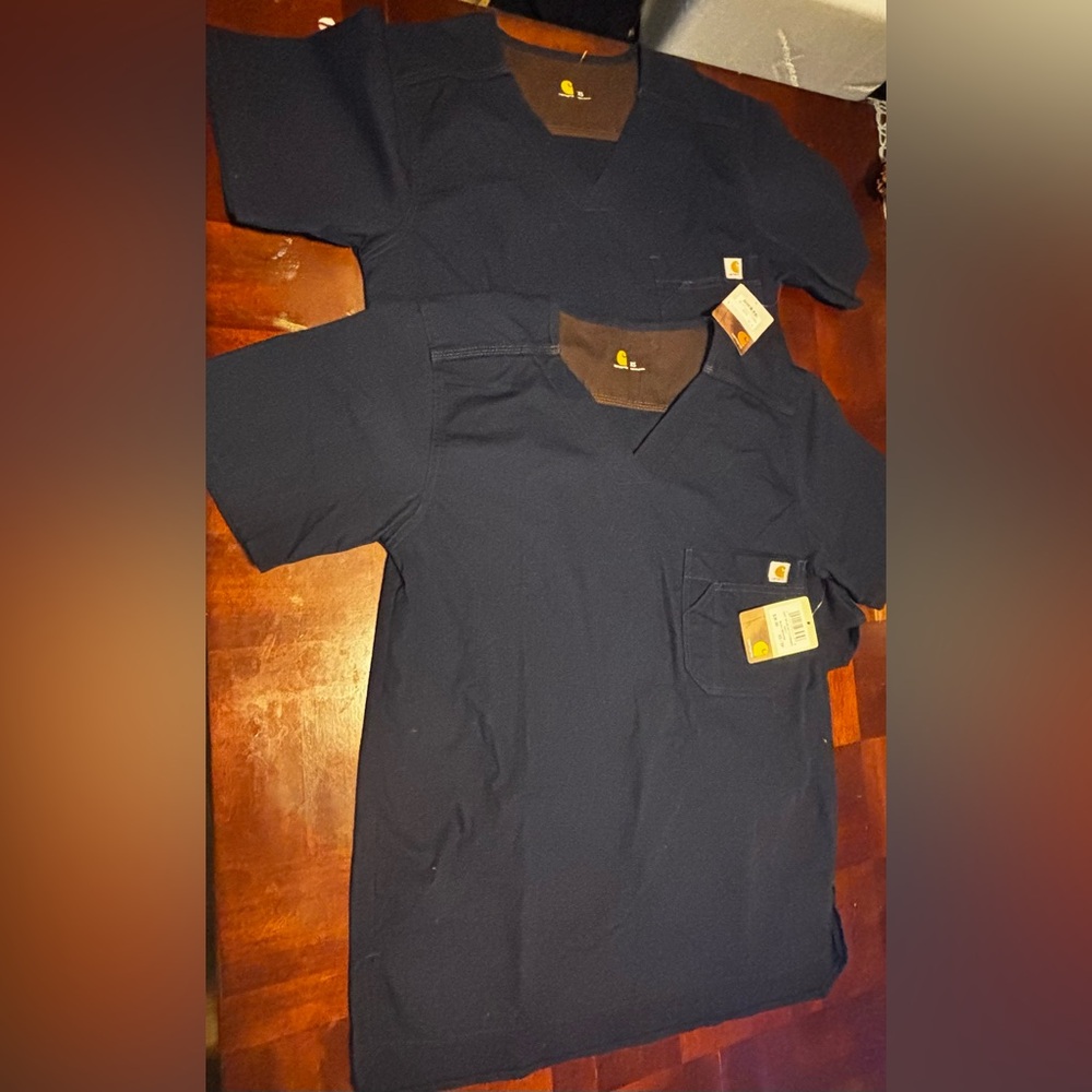 NWT Set of 2  Men's Classic Fit Ripstop Bi-Swing Chest Pocket V-Neck Scrub Tops - Picture 2 of 11